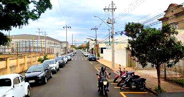 Terreno de 578m² com direitos em área maior, desocupado