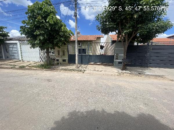Casa com 2 quartos, 2 banheiros, 1 vaga, 62,96m² construída