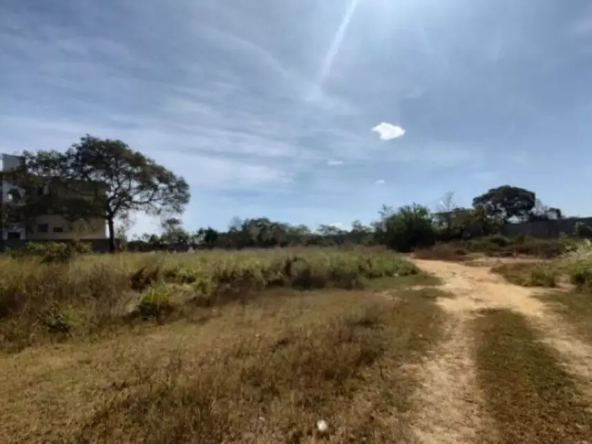 Terreno com 3.900 m² em Cachoeira, Unaí/MG