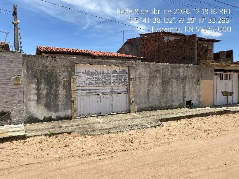 Casa com 2 quartos, 1 banheiro e 57 m²