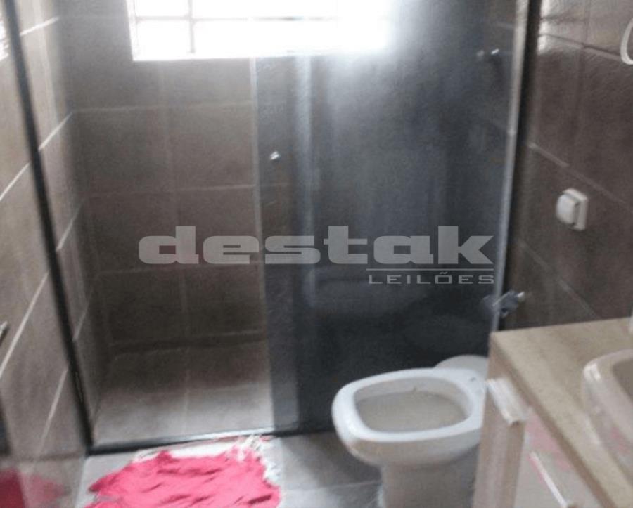 Casa com 3 dormitórios, suíte, garagem e terraço