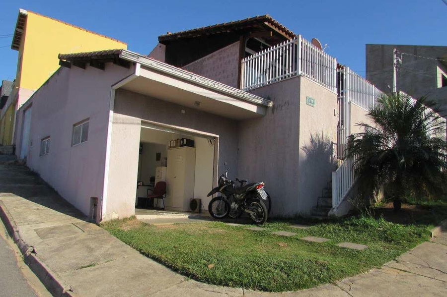 Imóvel misto com 2 dormitórios, 1 banheiro, 2 vagas, 114m² construídos