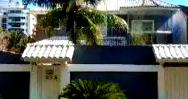 Casa em Leilão com 443m² Construída e 600m² de Terreno