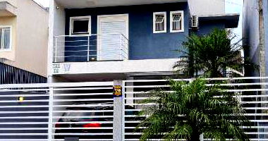 Casa espaçosa com 131 m² construídos e ocupada, perfeita para moradia familiar