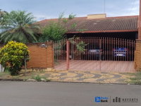 Casa ocupada com 214,46 m² de área construída