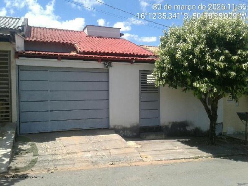 Casa com 3 Quartos e 2 Banheiros em Sanclerlândia