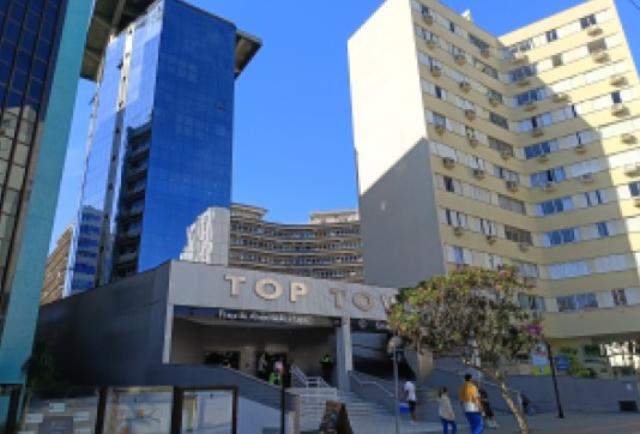 Loja comercial com vaga de garagem, ocupada, 1 banheiro