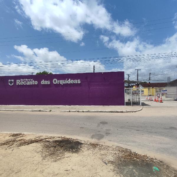 Casa com 2 quartos e 1 banheiro, área construída de 61.87m², desocupada