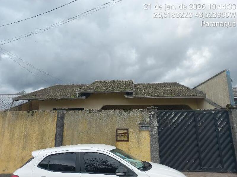 Casa com 3 Quartos e 2 Banheiros em Paranaguá