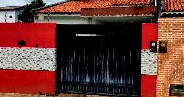 Casa com 2 quartos, 2 banheiros e 1 vaga