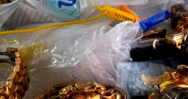 Lote 070 - Materiais Diversos com Relógios e Acessórios