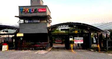 Casa 216m² com 2 banheiros e 3 quartos, ocupada