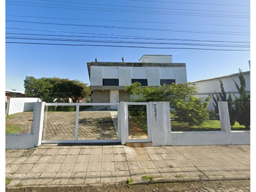 Casa Padrão Ocupada com 720m² de Terreno em Xangri-Lá