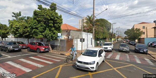Casa com 65m² construída em terreno de 242m², desocupada