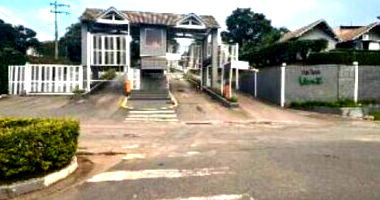 Casa em condomínio com 156,65m² construídos