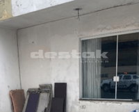 Sobrado com 3 dormitórios e 2 banheiros, 125m²