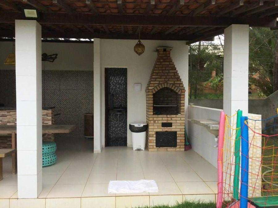 Casa ocupada com 1020m² terreno e 712m² construída