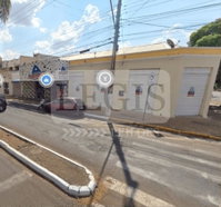 Salão comercial com 6 portas e esquina em Tupã