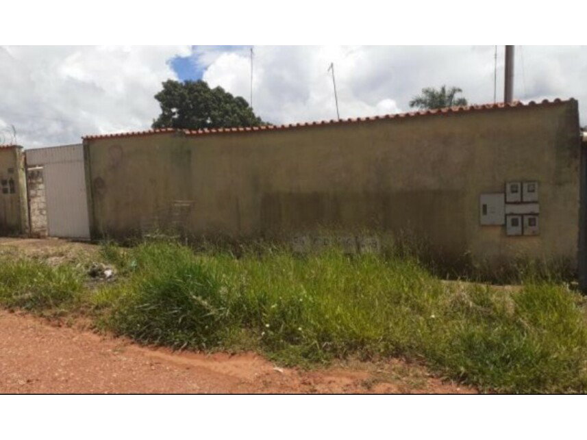 Casa em Leilão com 237,50m² Privativos em Águas Lindas de Goiás