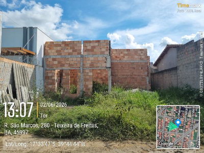 Terreno de 200 m² com construção sem habitabilidade