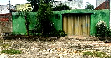Casa com 3 quartos, banheiro, área de serviço, terraço e 1 vaga