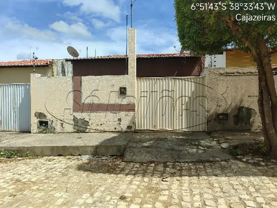Casa em Cajazeiras com 2 Quartos e 1 Vaga de Garagem