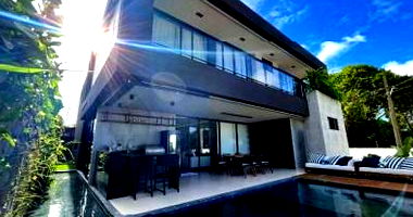 Casa de Luxo com 4 Suítes em Condomínio Fechado