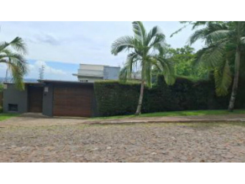 Casa em leilão com 4 quartos e 3 banheiros
