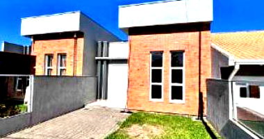 Casa aconchegante com 94 m² construídos e terreno de 195 m², ocupada
