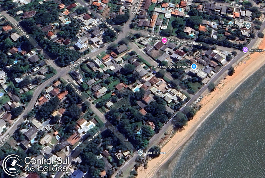 Casa de madeira com 605m², regular estado de conservação