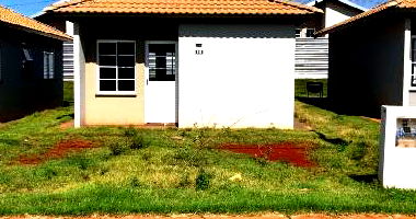 Casa com 2 quartos, banheiro, sala, cozinha e área de serviço, 43,85m² construída
