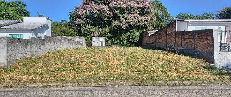 Casa em Criciúma/SC com Terreno Amplo