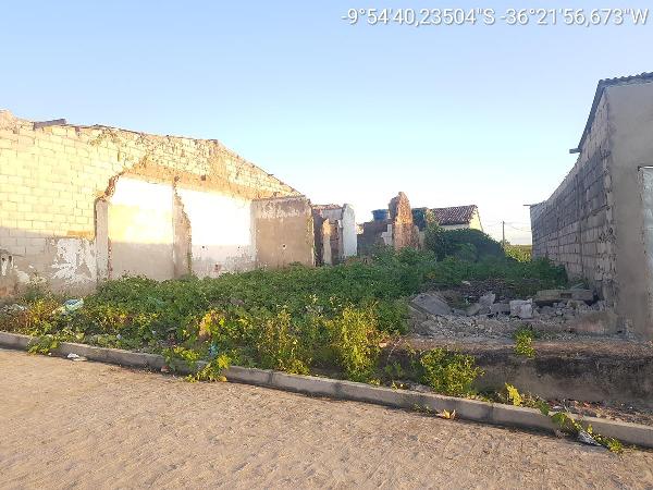 Casa 2qtos, 1banho, 98m² constr. e 98m² terr.