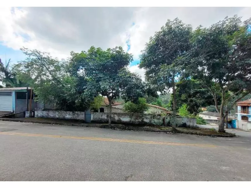Casa com 3 quartos, 1 banheiro, 1 vaga, 103m² construída, imóvel