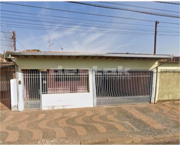Casa com 3 dormitórios e 2 vagas em Araras/SP