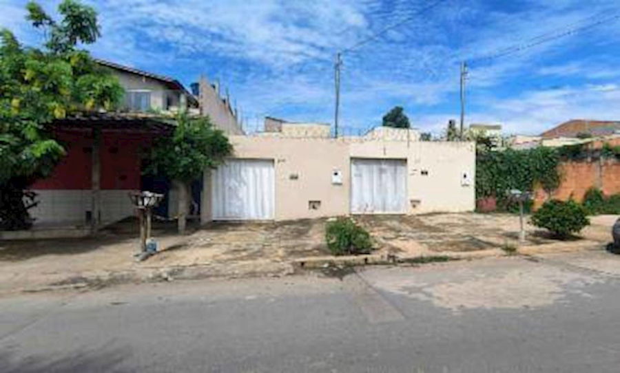 Casa padrão com 3 quartos e 2 banheiros, 57,49m² construída, ocupada