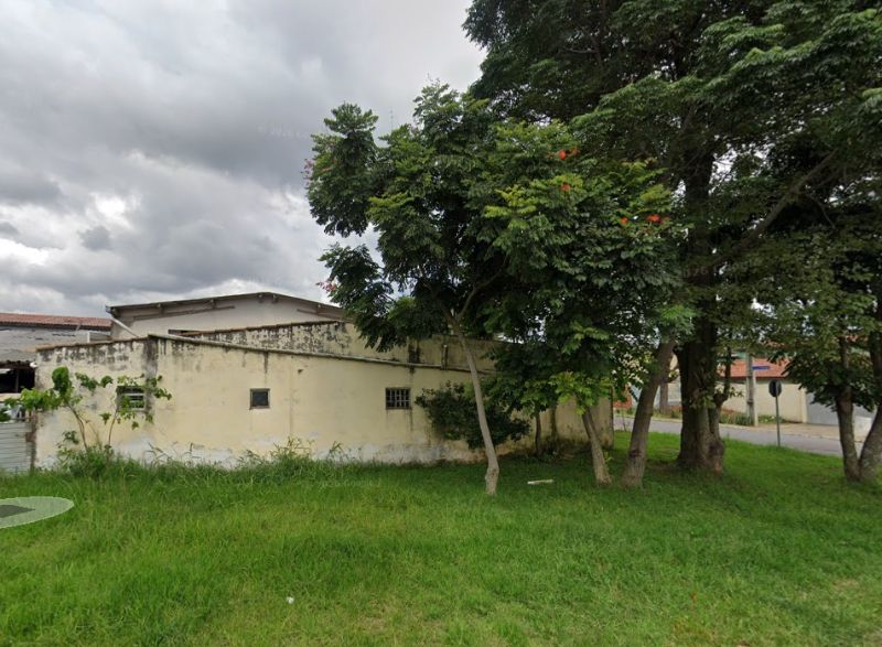 Terreno Urbano com Barracões em Curitiba/PR