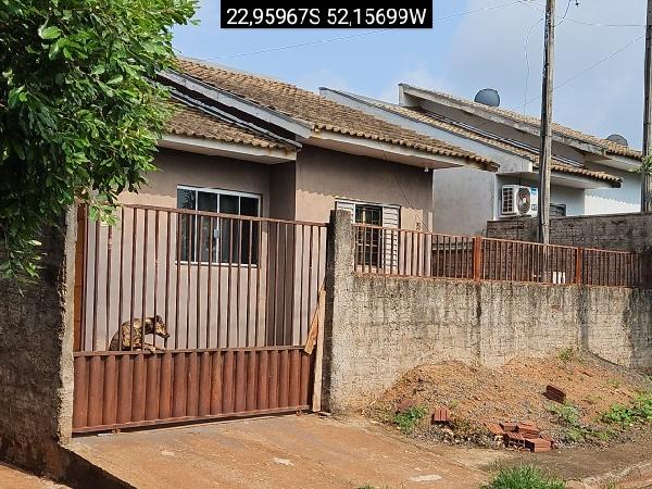 Casa com 2 Quartos e Área Privativa em Jardim Paraíso