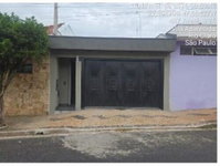 Casa com 4 cômodos, banheiro e garagem