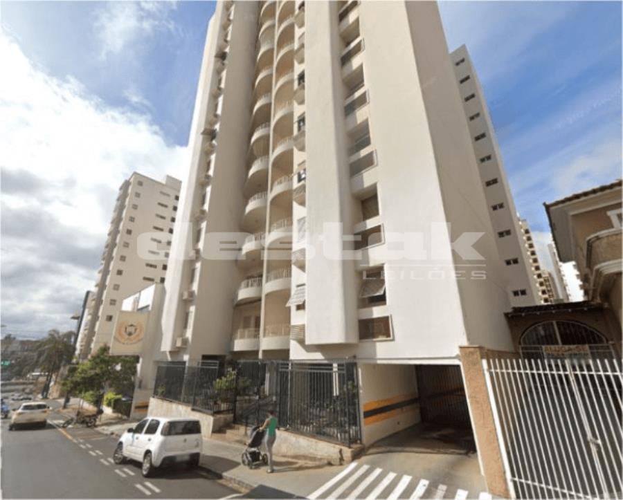 Espaçoso Apartamento com 3 Quartos, 1 Suíte e 138m² Construídos