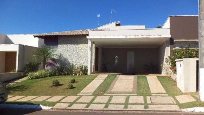 Casa em condomínio com 3 quartos, 3 banheiros e 1 vaga de garagem