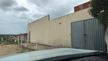 Casa com 2 quartos e 74m² construídos em Canindé/CE