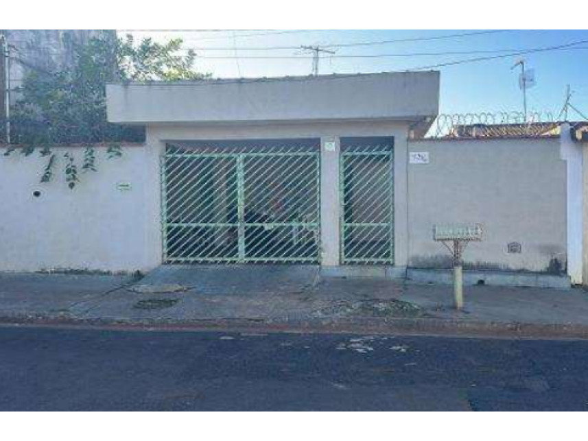 Casa ocupada com 3 quartos e 106 m² construídos