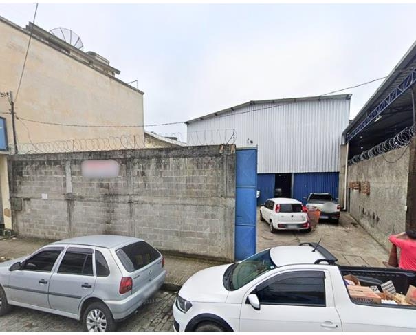 Galpão comercial com 247m² de área construída