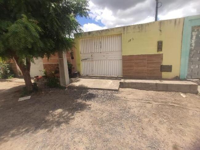 Casa com 2 quartos, 1 banheiro, vaga de garagem e 34,8m² privativos