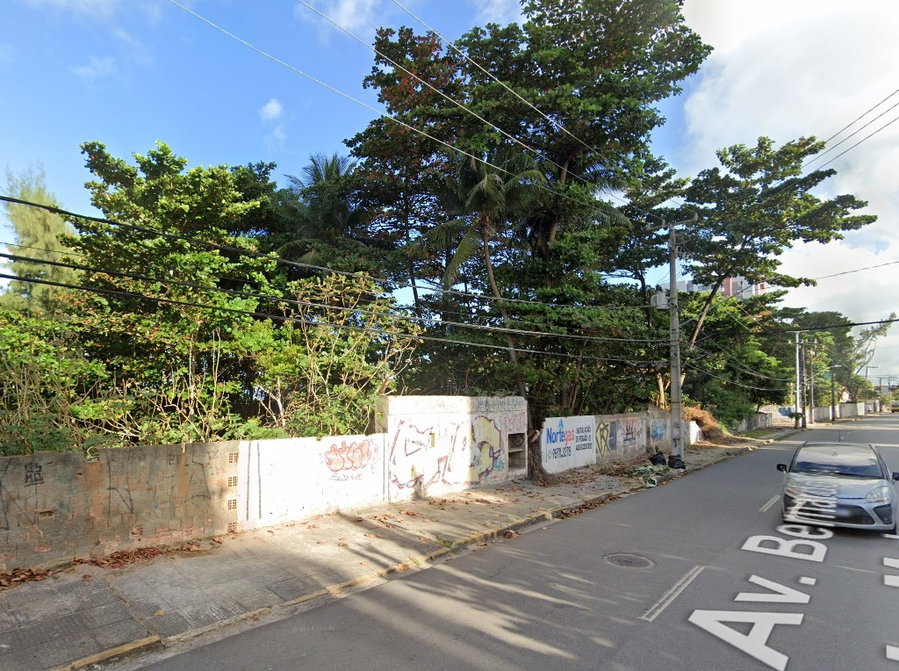 Terreno com 390m² na Praia de Candeias