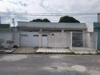 Casa ocupada com 4 quartos e 228,43 m² construídos