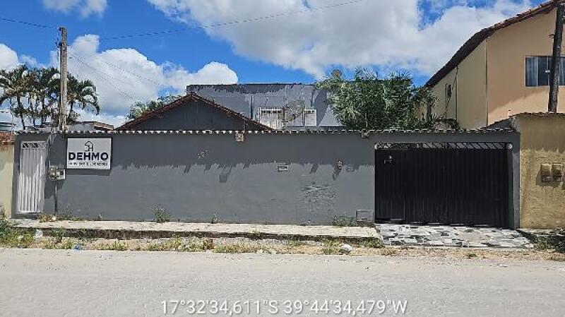 Casa com 6 Quartos e 1 Vaga em Teixeira de Freitas