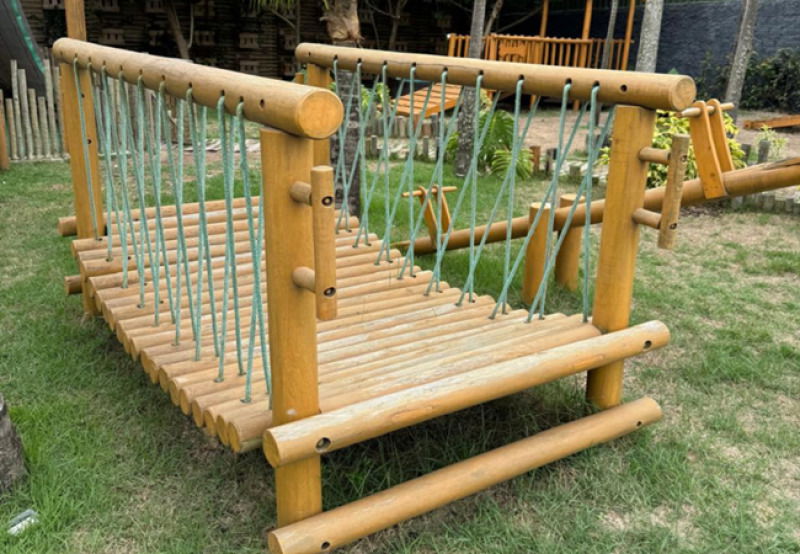 Ponte Desfiladeira de Jardim em Bom Estado de Conservação