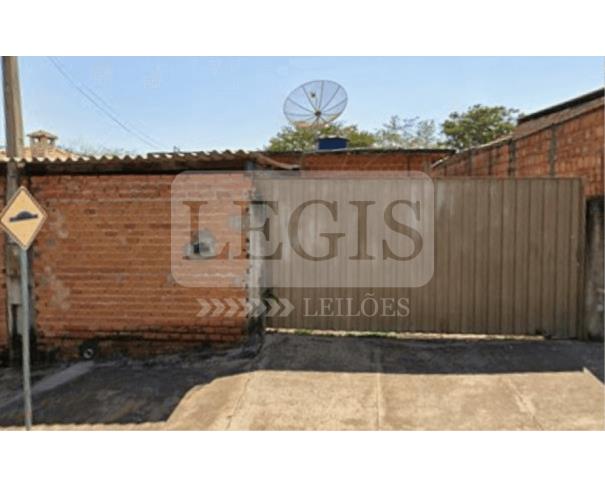 Casa com 2 quartos, 1 banheiro e 200m² de terreno